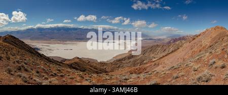 Da Dantes Vista nel Parco Nazionale della Valle della morte. Affacciato sulla Valle della morte e sulle distese saline del bacino di Badwater. Foto Stock