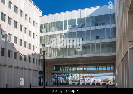 Dettaglio dell'architettura di un moderno edificio residenziale o di uffici Foto Stock