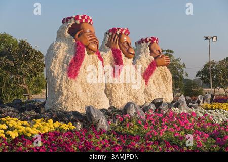 Mostra Internazionale dei Fiori di Ahmedabad mostra floreale di tre scimmie sagge Ahmedabad Gujarat India Foto Stock