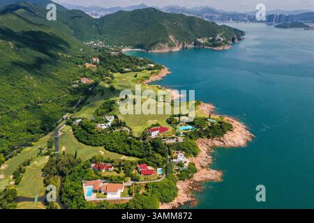 Vista aerea del club golfistico Shek o Beach sul mare dell'isola di Hong Kong. Foto Stock