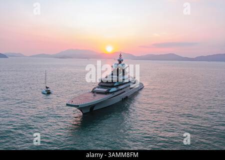 Hong Kong - 8 ottobre 2022: Veduta aerea dello yacht NORD autorizzato avvistato nelle acque di Hong Kong. Foto Stock