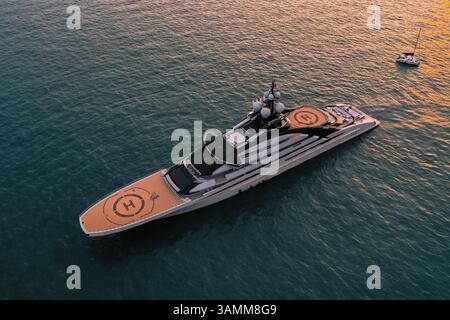 Hong Kong - 8 ottobre 2022: Veduta aerea dello yacht NORD autorizzato avvistato nelle acque di Hong Kong. Foto Stock