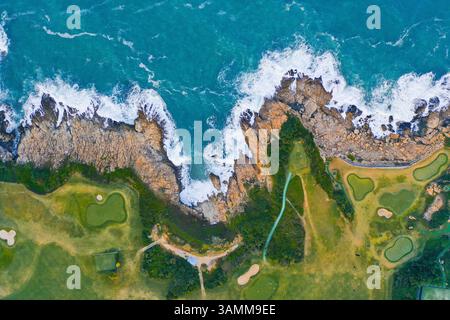 Vista aerea del club golfistico Shek o Beach lungo la costa dell'isola di Hong Kong. Foto Stock