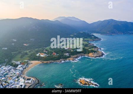 Vista aerea del club golfistico Shek o Beach lungo la costa dell'isola di Hong Kong. Foto Stock