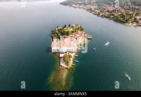 Vista aerea dell'Isola bella, una piccola isola sul Lago maggiore, Isole Borromee, Italia. Foto Stock