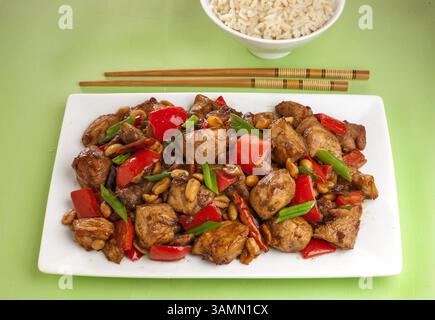 13 marzo 2014 - Chicago, il, USA - Unite un gruppo online intorno al pollo kung pao. (Immagine di credito: © Bill Hogan/MCT/ZUMAPRESS.com) Foto Stock