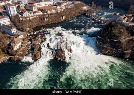Veduta aerea della cascata Rheinfall, Canton Sciaffusa e Zurigo, Svizzera. Foto Stock