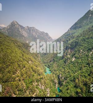 Vista aerea del lago Chouwen a Chouaneh in Libano. Foto Stock