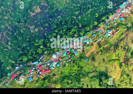 Vista aerea di Lushai, un piccolo villaggio storico nella valle di Sajek, vicino alla cittadina di Bagaichhari, Chittagong, Bangladesh. Foto Stock