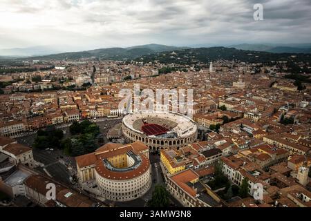Vista aerea della storica Arena di Verona, Verona, Italia. Foto Stock