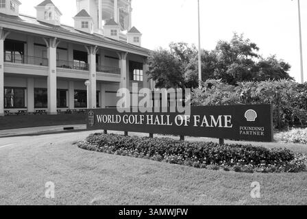 Cartello con la World Golf Hall of Fame ed esterno dell'edificio a St. Augustine, Florida, Stati Uniti. Foto Stock