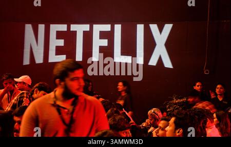 Mumbai, India. 14 aprile 2025. Il logo Netflix viene visualizzato al lancio del trailer del film "Jewel Thief". (Foto di Ashish Vaishnav/SOPA Images/Sipa USA) credito: SIPA USA/Alamy Live News Foto Stock