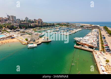 Vista aerea del porto con yacht a Jounieh, Beirut, Libano. Foto Stock