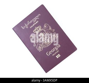 Primo piano del passaporto georgiano isolato su sfondo bianco Foto Stock