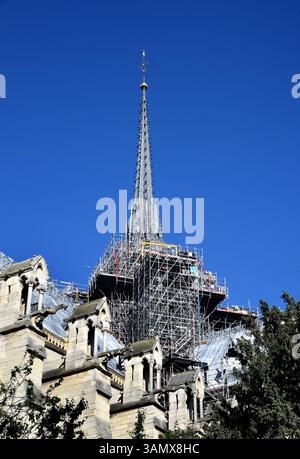 Parigi, Francia. 14 aprile 2025. Illustrazione di Notre Dame de Paris, riapertura per parigini e turisti. A Parigi, Francia il 12 aprile 2025 foto di Alain Apaydin/ABACAPRESS. COM credito: Abaca Press/Alamy Live News Foto Stock