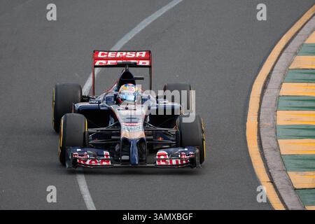 16 marzo 2014 - Melbourne, Victoria, Australia - 16 marzo 2014: Jean-Eric Vergne (fra) del team Scuderia Toro Rosso gira due volte al Gran Premio d'Australia di Formula 1 2014 ad Albert Park, Melbourne, Australia. Sydney Low/Cal Sport Media (immagine di credito: © Sydney Low/Cal Sport Media/ZUMAPRESS.com) Foto Stock