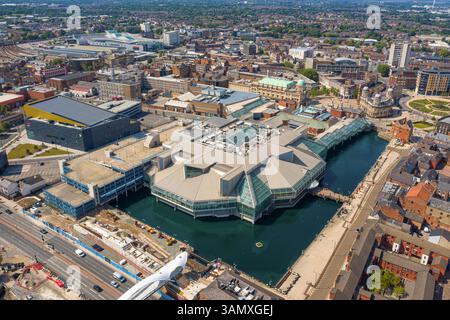 Vista aerea del centro commerciale Princes Quay nel centro di Mull, Regno Unito. Foto Stock