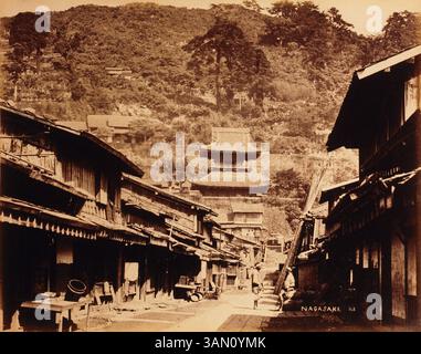 31 dicembre 1879 - Street Scene, Nagasaki, Giappone, circa 1880 (immagine di credito: © Glasshouse/ZUMAPRESS.com) Foto Stock