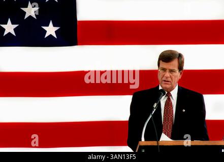 29 ottobre 1997 - Stati Uniti - DA UTILIZZARE CON LE NOTIZIE statunitensi CORRELATE SLUGGED: LOTT KRT PHOTOGRAPH DI TIM ISBELL/BILOXI SUN HERALD (20 dicembre) in una foto del 1997, il Sen. Trent Lott (R-MS) parla ad un incontro alla Naval Home di Gulfport, Mississippi. Lott si dimise dalla sua posizione di leader della maggioranza del Senato, venerdì 20 dicembre 2002, a seguito di una controversia scatenata da dichiarazioni positive percepite da lui fatte sulle politiche di segregazione del passato. (smd) 2002 (immagine di credito: © Tim Isbell/mct/ZUMAPRESS.com) Foto Stock