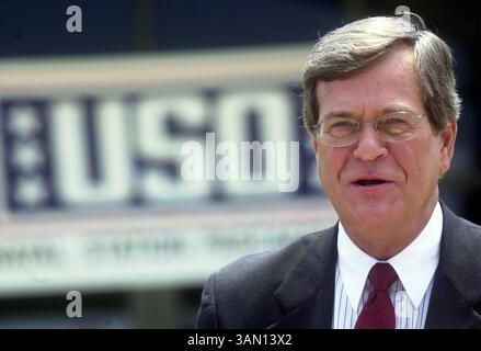 30 maggio 2001 - Stati Uniti - PER L'USO CON LE NOTIZIE statunitensi CORRELATE SLUGGED: LOTT KRT PHOTOGRAPH DI JAMES EDWARD BATES/BILOXI SUN HERALD (20 dicembre) in una foto del 2001, il Sen. Trent Lott (R-MS) parla prima di battezzare la struttura uso della U. S. Naval Station di Pascagoula, Mississippi. Lott si dimise dalla sua posizione di leader della maggioranza del Senato, venerdì 20 dicembre 2002, a seguito di una controversia scatenata da dichiarazioni positive percepite da lui fatte sulle politiche di segregazione del passato. (smd) 2002 (immagine di credito: © James Edward Bates/mct/ZUMAPRESS.com) Foto Stock