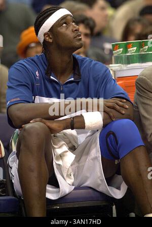 12 novembre 2002 - Stati Uniti - FOTO SPORTIVA STAND ALONE KRT SLUGGED: MAGHI FOTO KRT DI HARRY WALKER/KRT (13 novembre) Kwame Brown guarda dalla panchina in una partita contro Seattle martedì 12 novembre 2002. (KRT) NC KD BL 2002 (Vert) (gsb) (immagine di credito: © PHOTOGNOSOURCE/mct/ZUMAPRESS.com) Foto Stock