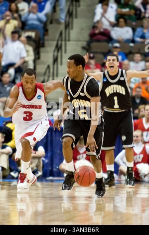 19 marzo 2010: l'attaccante di Wofford Jamar Diggs (5) durante il primo round della Division 1 NCAA East Regional tra i No. 4 Wisconsin Badgers (Big Ten) e i No. 13 Wofford Terriers (Southern Conference) alla Jacksonville Veterans Memorial Arena di Jacksonville, Florida. Wisconsin ha sconfitto Wofford 53-49. (Immagine di credito: © Gray Quetti/Cal Sport Media/ZUMApress.com) Foto Stock