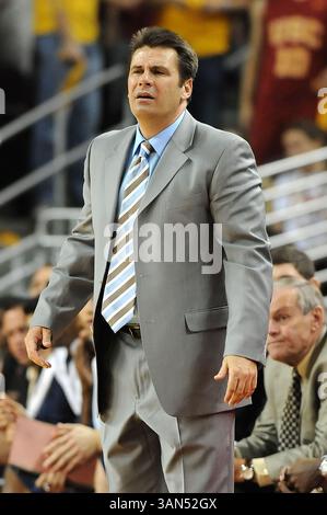 17 gennaio 2009 Los Angeles, CA..Capo allenatore Russ Pennell dell'Arizona in azione durante la partita di pallacanestro del College contro USC al Galen Center il 17 gennaio 2009 a Los Angeles, California..USC sconfigge Arizona 65-64.Louis Lopez/CSM (Credit Image: © Louis Lopez/Cal Sport Media) Foto Stock