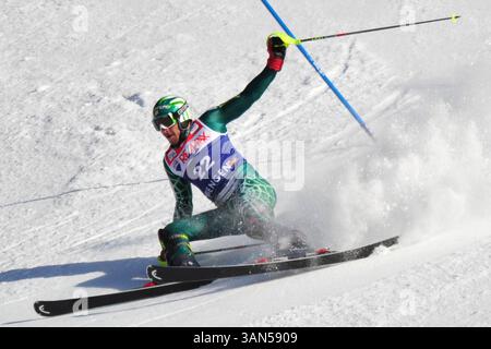 16 gennaio 2009: Bode Miller (USA) cade quasi nella parte slalom durante la Super Combined maschile alla 79a gara internazionale di Lauberhorn a Wengen, in Svizzera. Crediti: John C Middlebrook, CSM. (Immagine di credito: © FOTOGRAFO/Cal Sport Media) Foto Stock