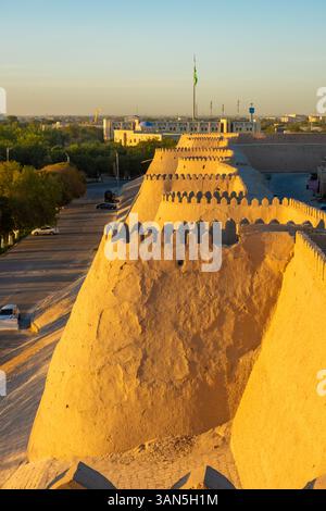 Tramonto sul vecchio Itchan Kala di Khiva, Uzbekistan Foto Stock