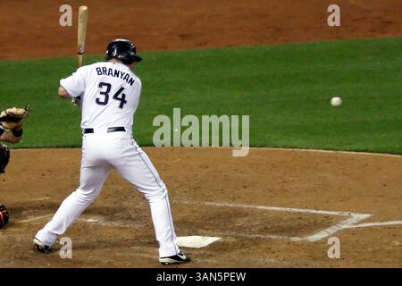 19 giugno 2007: Russell Branyan, terza base dei San Diego Padres #34 in battuta durante la partita di martedì sera contro i Baltimore Orioles al Petco Park di San Diego, California. I Padres batterono gli Orioles per 12-6. Foto Â© Jody Gomez / Cal Sport Media. (Immagine di credito: © Jody Gomez/Cal Sport Media) Foto Stock