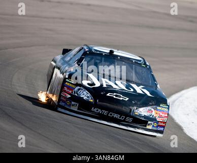 Clint Bowyer porta la sua Jack Daniels Chevrolet Monte Carlo nelle curve del Pocono Raceway per la corsa della Pocono 500 NASCAR Nextel Cup. (Immagine di credito: © FOTOGRAFO/Cal Sport Media) Foto Stock