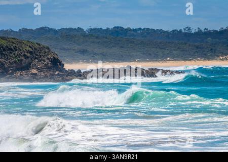 Una visita a Cuttagee Beach vicino a Bermagui sulla costa della Sapphire Coast nella costa meridionale del NSW, Australia Foto Stock