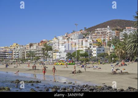 Spiaggia di sabbia Playa de Los Cristianos, Los Cristianos, Provincia di Santa Cruz de Tenerife, Tenerife, Spagna, Europa Foto Stock