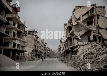 Damasco, Siria. 29 marzo 2025. Gran parte del campo di Yarmouk è ancora in rovina. I residenti stanno lentamente tornando al campo di Yarmouk, a Damasco, dopo la caduta del regime di Assad lo scorso dicembre. (Credit Image: © Sally Hayden/SOPA Images via ZUMA Press Wire) SOLO PER USO EDITORIALE! Non per USO commerciale! Foto Stock