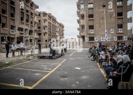 Damasco, Siria. 29 marzo 2025. Un evento per commemorare l'assedio e la guerra, tenuto dalla Casa palestinese, nel campo di Yarmouk. I residenti stanno lentamente tornando al campo di Yarmouk, a Damasco, dopo la caduta del regime di Assad lo scorso dicembre. (Credit Image: © Sally Hayden/SOPA Images via ZUMA Press Wire) SOLO PER USO EDITORIALE! Non per USO commerciale! Foto Stock