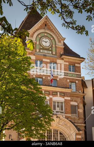 Francia, Parigi, Buttes Chaumont, Rue Botzaris, edificio dell'ospedale della Fondazione Rothschild Foto Stock