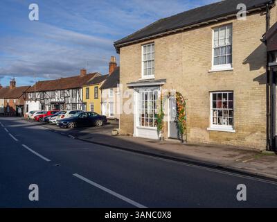 Scena di strada nella città di Clare, Suffolk, Regno Unito Foto Stock