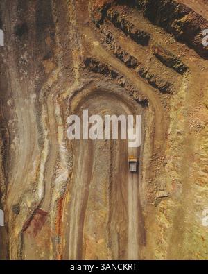Lancio aereo di veicoli da miniera, a Minas de Rio Tinto, Andalusia, Spagna. Foto Stock