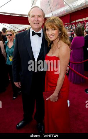 07 marzo 2010 - Hollywood, California, USA - l'attrice JANE SEYMOUR e il marito attore JAMES KEACH arrivano al 82° Annual Academy Awards al Kodak Theatre di Hollywood. (Immagine di credito: © Richard Harbaugh/AMPAS/ZUMApress.com) Foto Stock