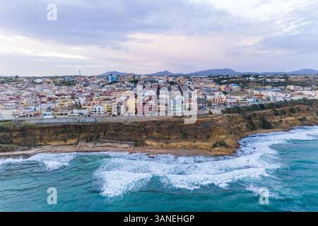 Vista aerea della città costiera di Balestrate, Sicilia. Foto Stock