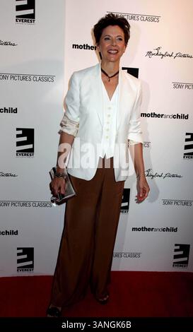 26 aprile 2010 - New York, New York, Stati Uniti - The New York Premiere of ''Mother and Child''. The Paris Theater, NYC 04-26-2010.foto di , Photos Inc 2010.ANNETTE BENING. K64671SMO(immagine di credito: © Sonia Moskowitz/Globe Photos/ZUMApress.com) Foto Stock