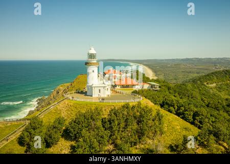 Vista aerea del faro di Cape Byron sul punto più orientale della terraferma australiana, Byron Bay, nuovo Galles del Sud, Australia. Foto Stock