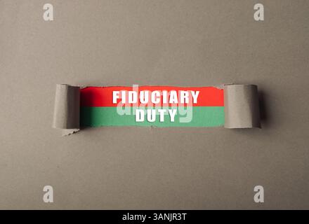 Un pezzo di carta con la parola fiduciario scritta sopra. Il giornale è diviso a metà, con la parola fiduciario scritta sulla parte verde Foto Stock