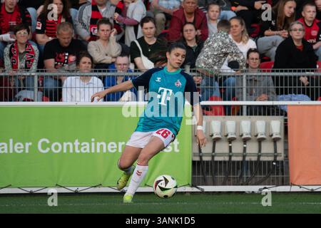 Leverkusen, Germania. 14 aprile 2025. Leverkusen, Germania, 14 aprile 2025: Martyna Wiankowska (26 FC Köln) in azione durante la Google Pixel Frauen-Bundesliga tra Bayer Leverkusen e FC Köln all'Ulrich-Haberland-Stadion di Leverkusen, Germania. (Qianru Zhang/SPP) credito: SPP Sport Press Photo. /Alamy Live News Foto Stock