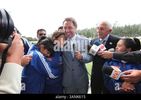 16 giugno 2011 - Quito, PICHINCHA, Ecuador - QUITO ECUADOR ..16/06/2011..ULTIMAS NOTICIAS..ALEX AGUINAGA da una CHARLA DE MOTIVACION A LOS ATLETAS DE OLIMPIADAS ESPECIALES ..EDUARDO TERAN (immagine di credito: © El Comercio/GDA/ZUMAPRESS.com) Foto Stock
