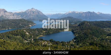 Vista dal Cerro Campanario delle Ande e del Parco Nazionale Nahuel Huapi, vicino a San Carlos de Bariloche, Patagonia, Argentina. Foto Stock