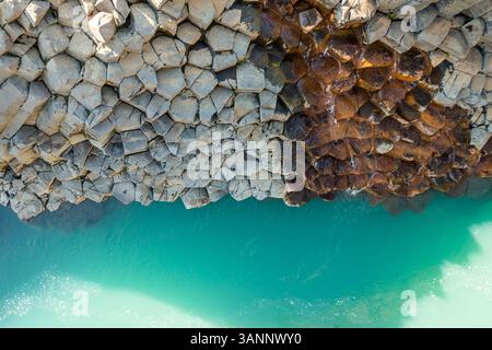 Vista aerea del canyon di Studlagil con il fiume, Islanda. Foto Stock