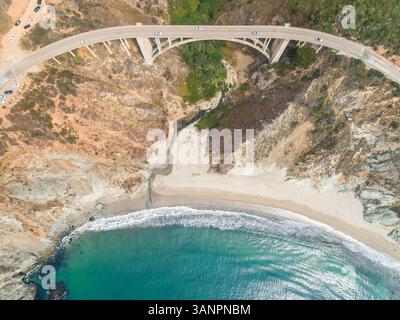 Vista aerea sopra il Bixby Creek Bridge, California, Stati Uniti Foto Stock