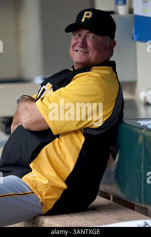12 agosto 2011 - Milwaukee, WISCONSIN. Miller Park..Pittsburgh Pirates Manager Clint hurdle #13..i Milwaukee Brewers hanno vinto i Pittsburgh Pirates 7-2..Mike McGinnis / CSM(Credit Image: © Mike McGinnis/Cal Sport Media/ZUMAPRESS.com) Foto Stock