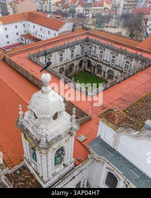 Veduta aerea del Convento de Nossa Senhora da Graça, un convento di monache nel centro storico di Graca, Lisbona, Portogallo. Foto Stock